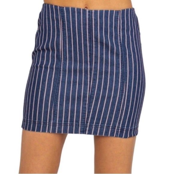 Others Follow Dresses & Skirts - Others Follow Red & White Lexi Striped
Denim Mini Skirt L Large